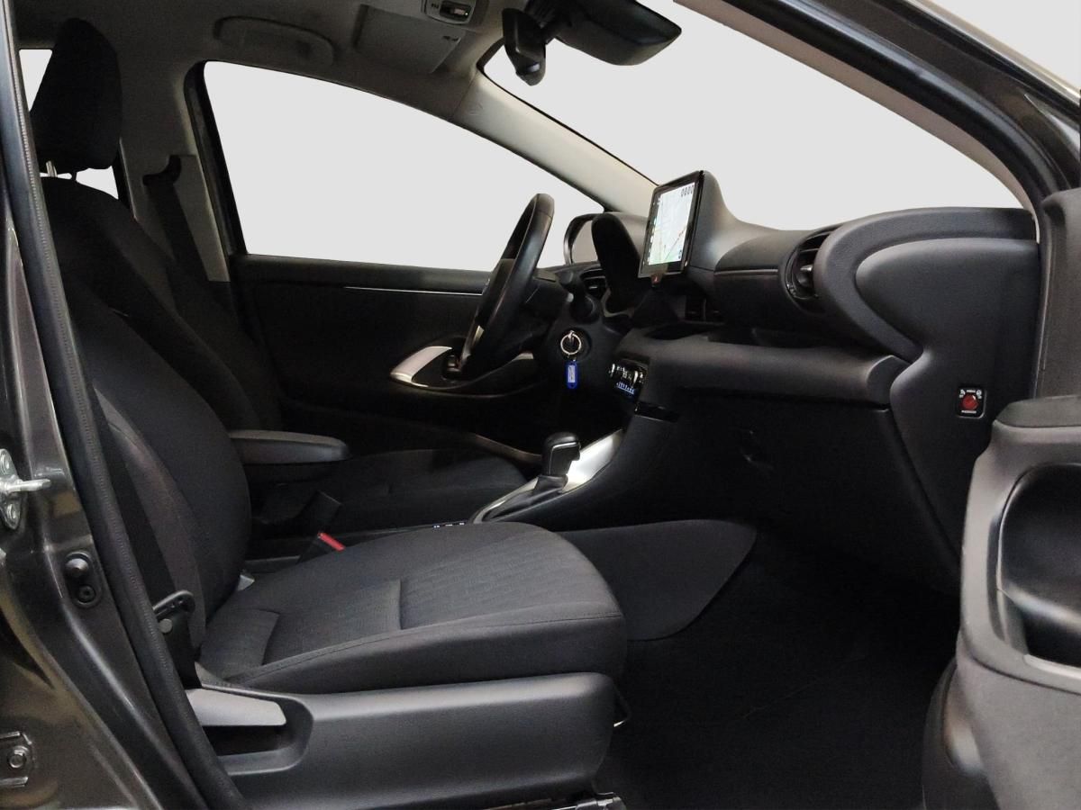 toyota-yaris-2024-hibrido-a-gasolina-1490cc