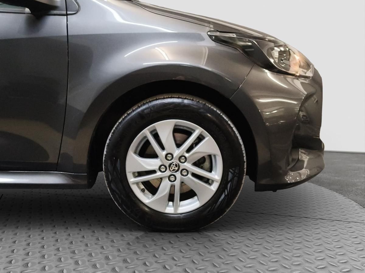 toyota-yaris-2024-hibrido-a-gasolina-1490cc