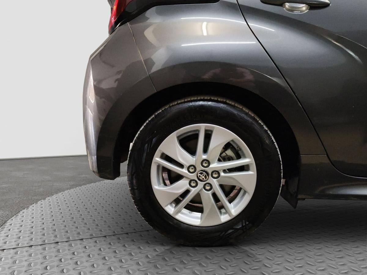 toyota-yaris-2024-hibrido-a-gasolina-1490cc
