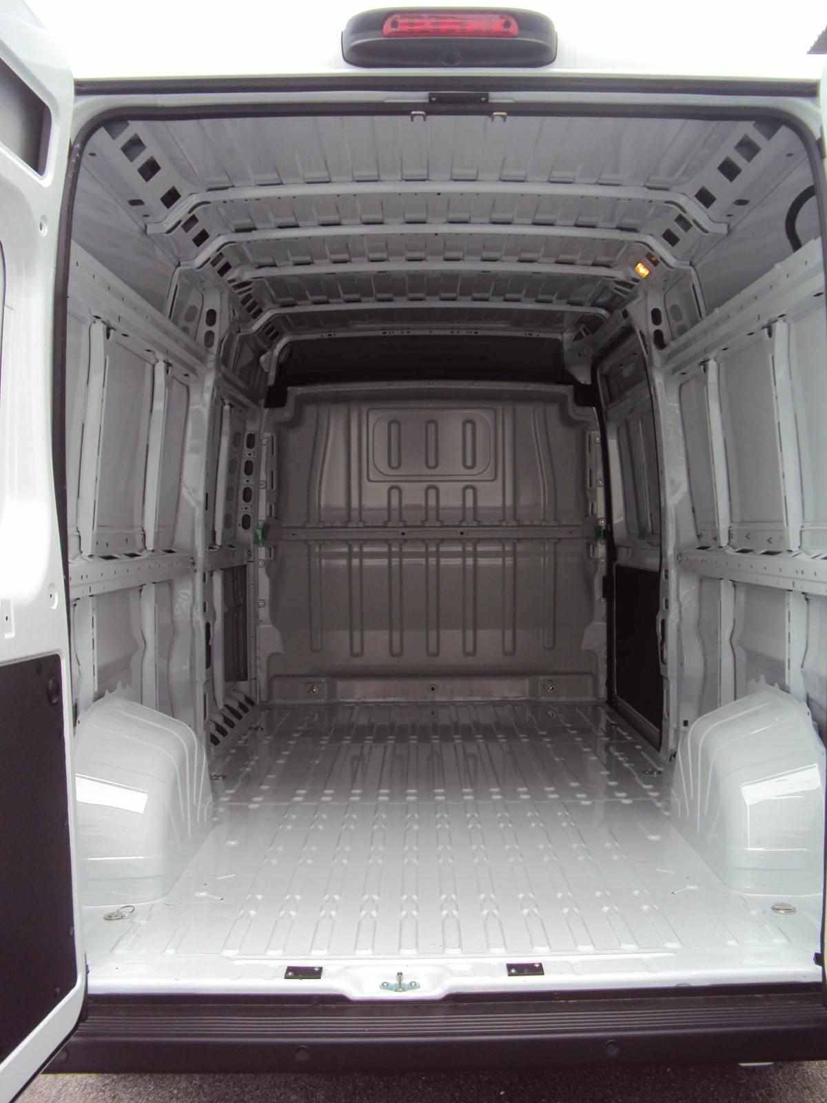 peugeot-boxer-2-2-bluehdi-2023-diesel-2179cc