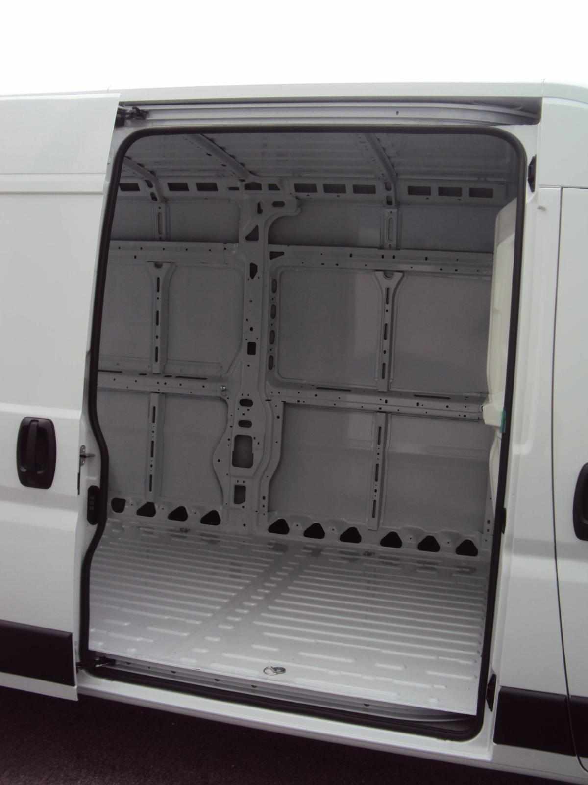 peugeot-boxer-2-2-bluehdi-2023-diesel-2179cc