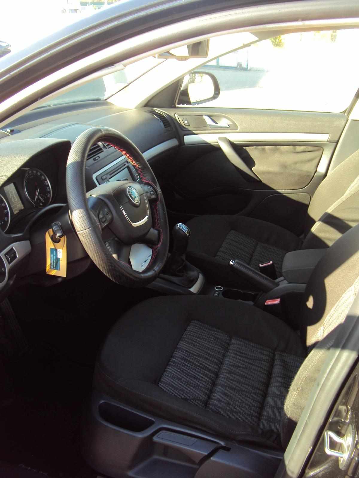 skoda-octavia-1-6-tdi-2011-diesel-1598cc