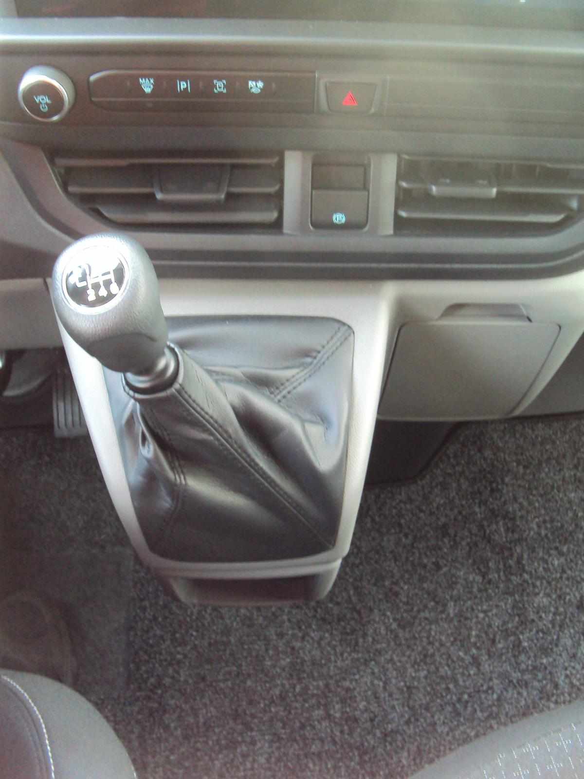 ford-tourneo-custom-2024-diesel-1996cc