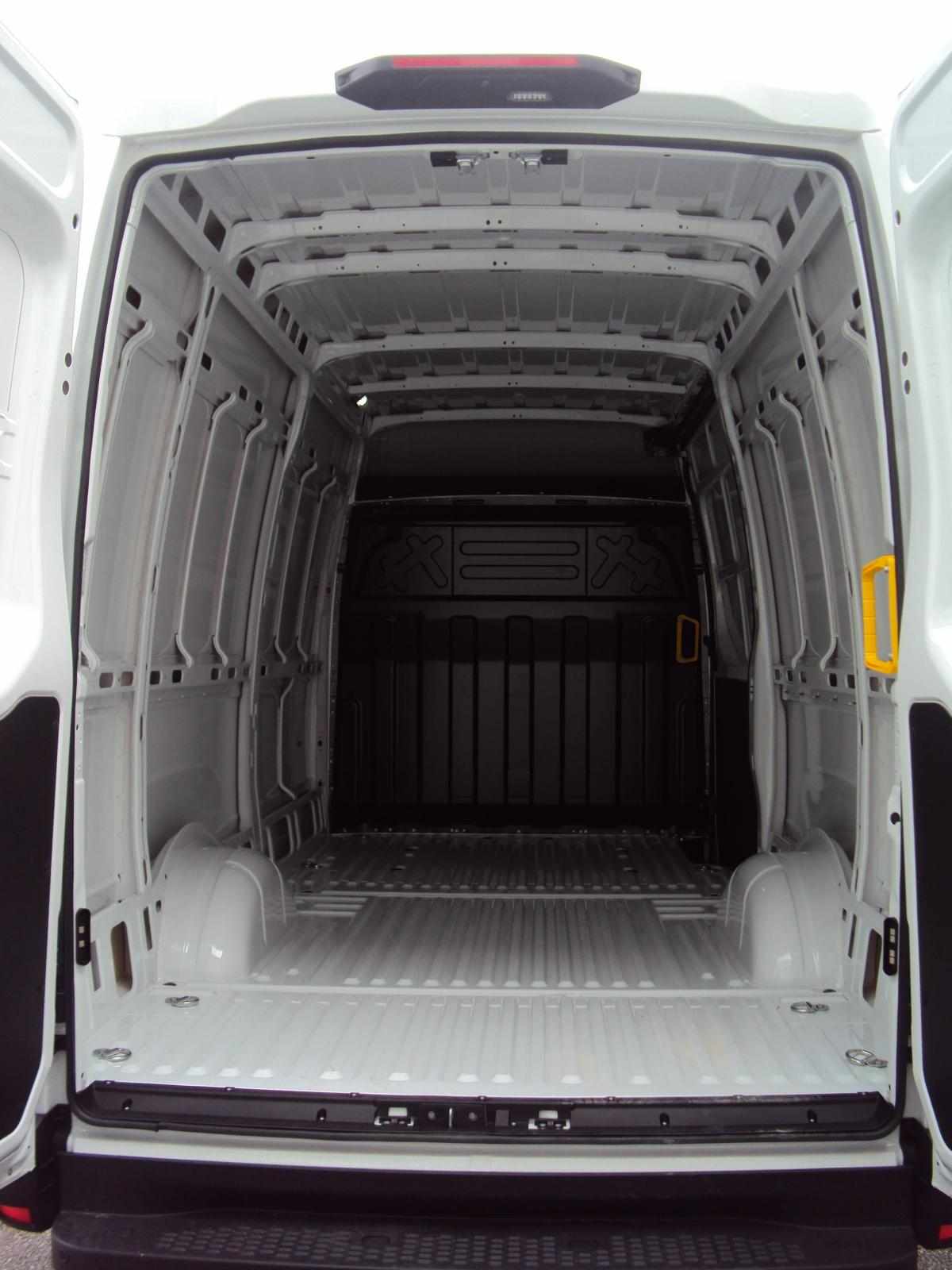 iveco-daily-2-3-156cv-2025-diesel-2287cc