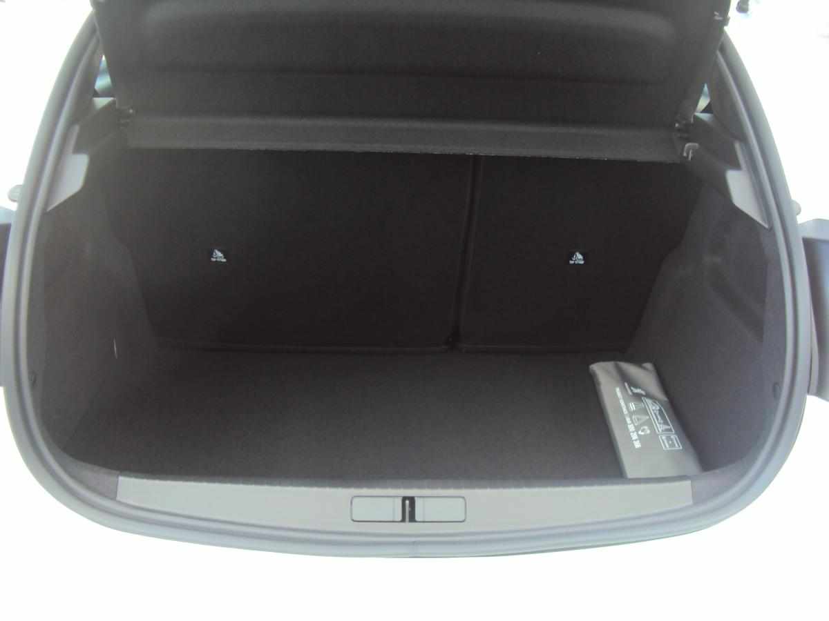peugeot-208-1-2-puretech-2023-gasolina-1199cc