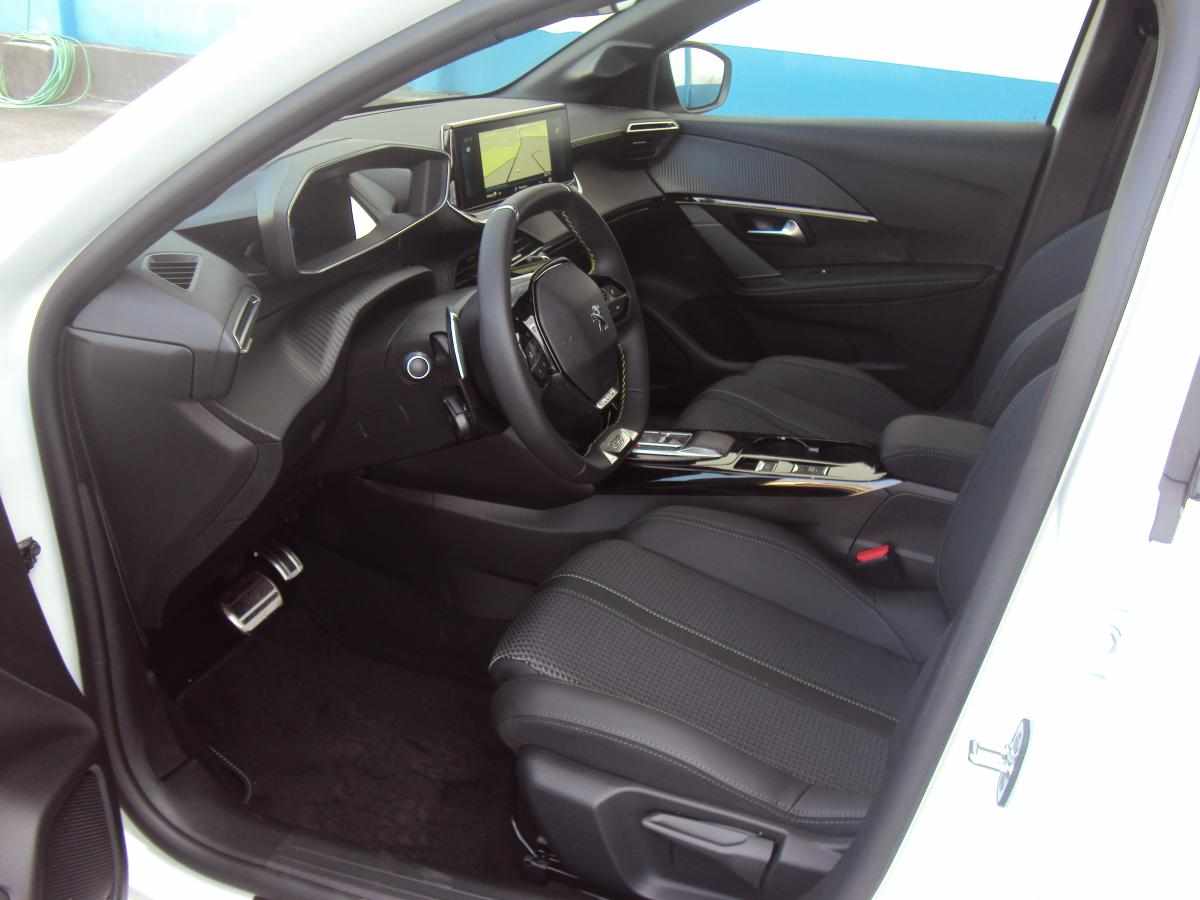 peugeot-208-1-2-puretech-2023-gasolina-1199cc