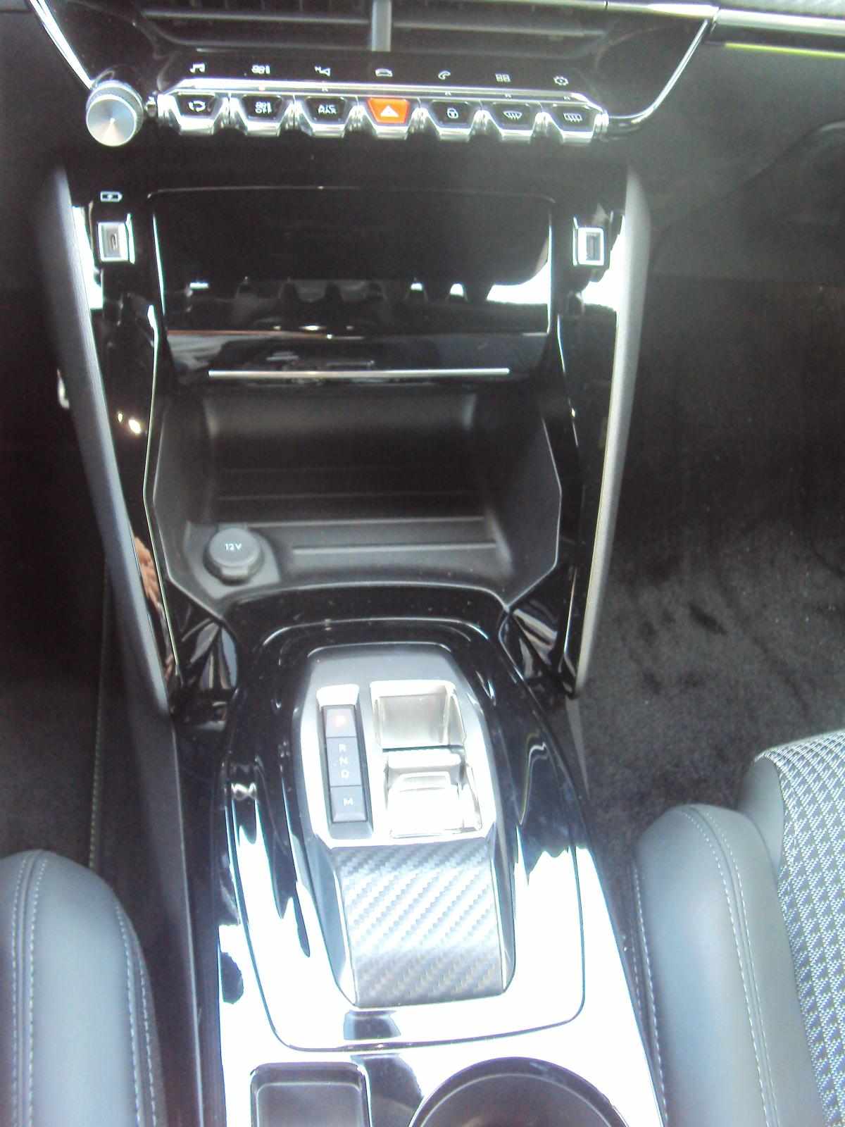peugeot-208-2023-gasolina-1199cc
