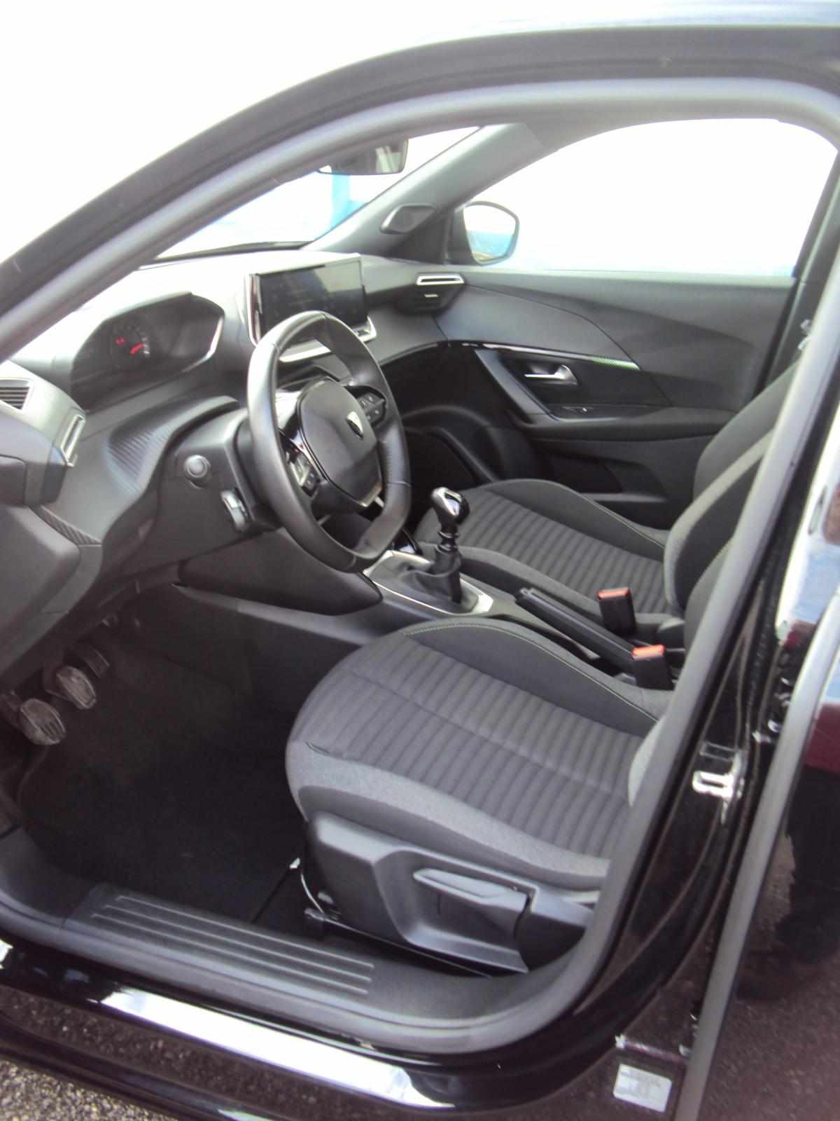 peugeot-2008-1-2-puretech-2024-gasolina-1199cc