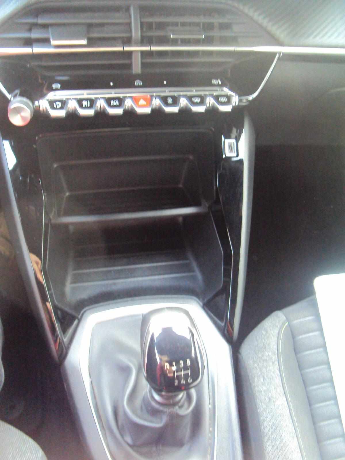peugeot-2008-1-2-puretech-2024-gasolina-1199cc