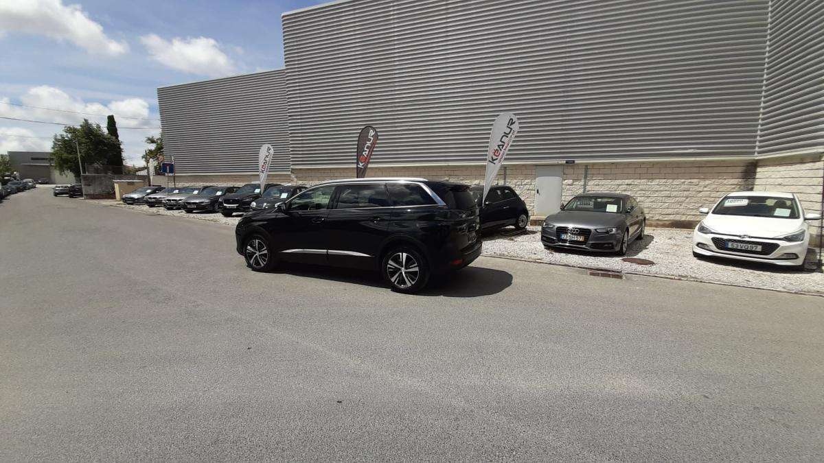 peugeot-5008-2022-diesel-1499cc