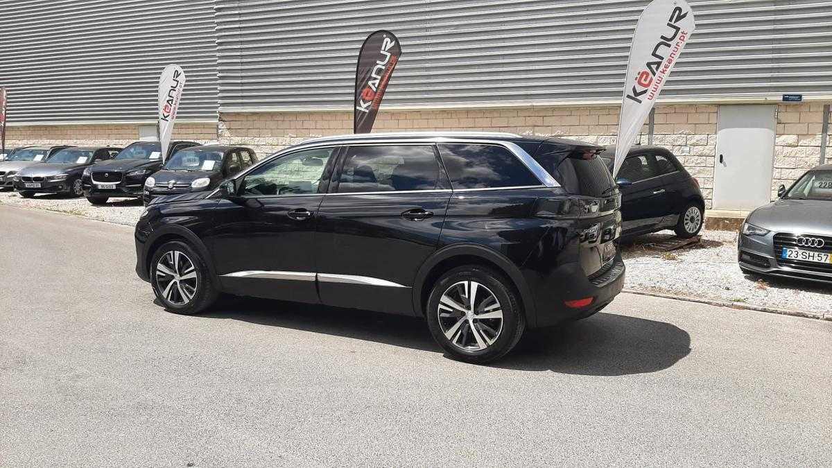 peugeot-5008-2022-diesel-1499cc