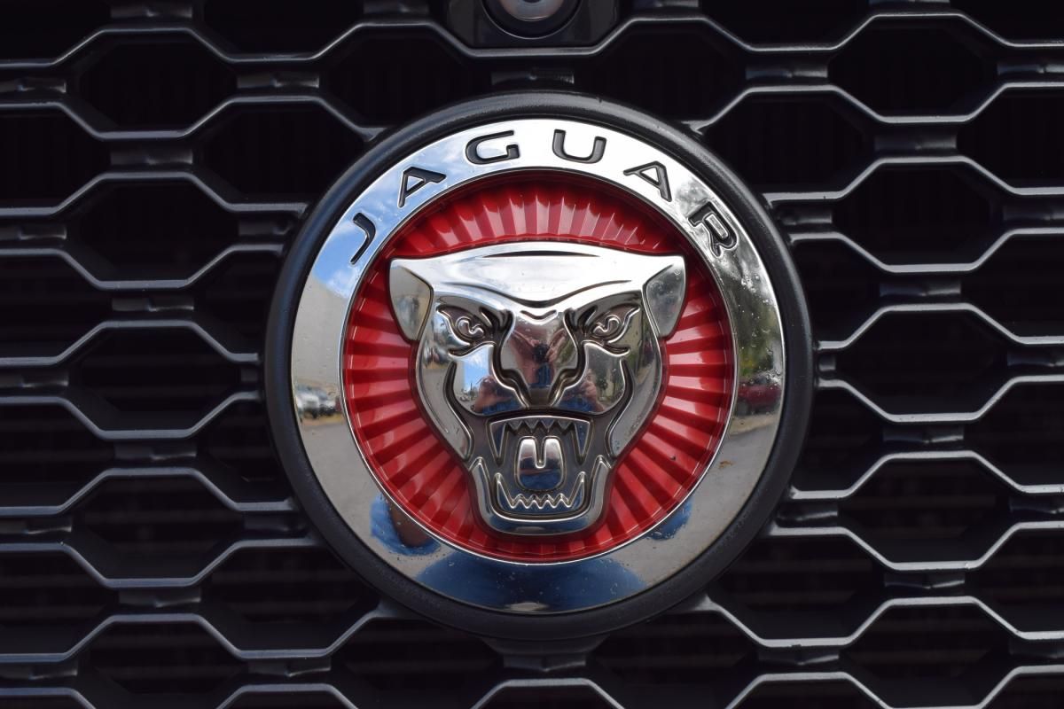 jaguar-f-pace-2017-diesel-1999cc
