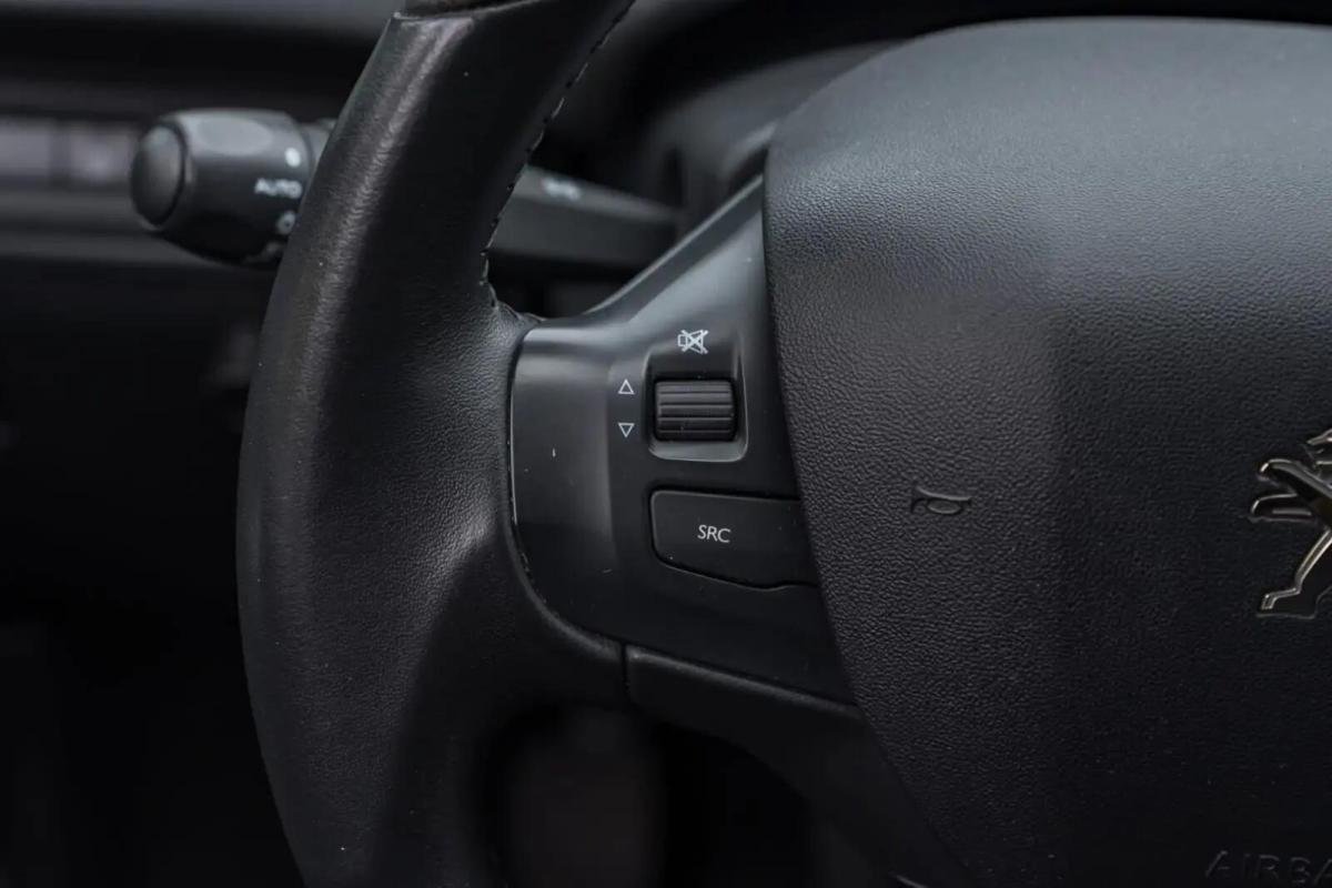 peugeot-208-2019-gasolina-1199cc