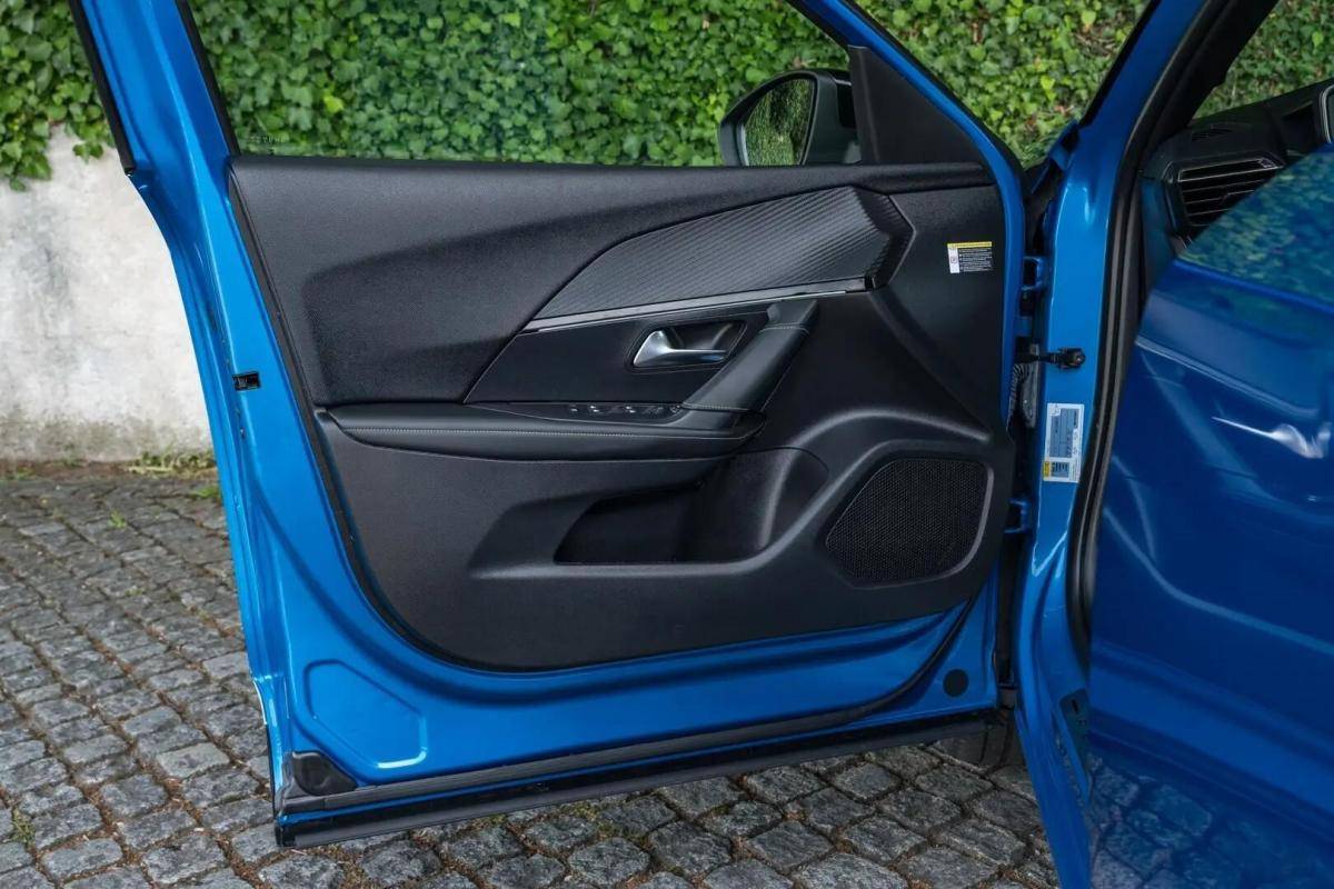 peugeot-e-2008-2022-eletrico-0cc