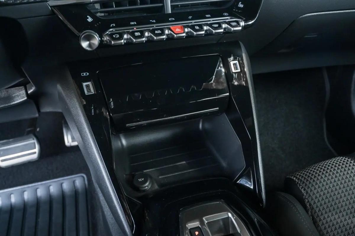 peugeot-e-2008-2022-eletrico-0cc