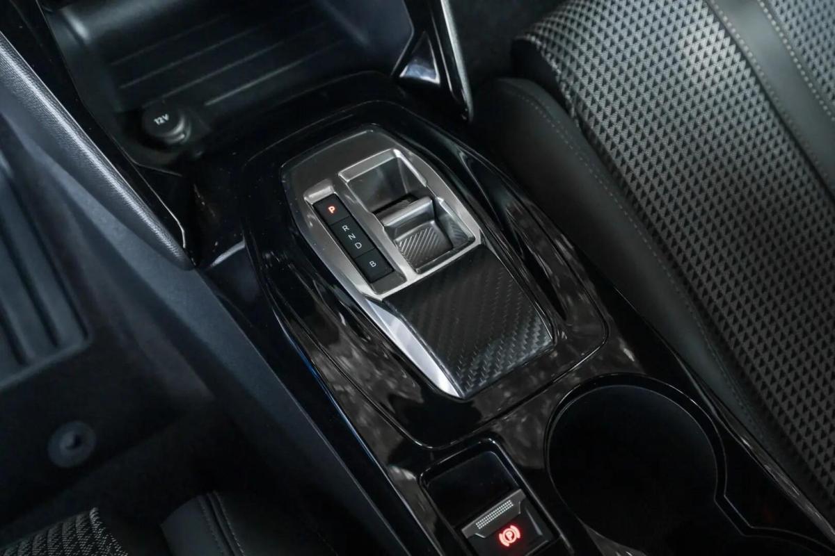 peugeot-e-2008-2022-eletrico-0cc