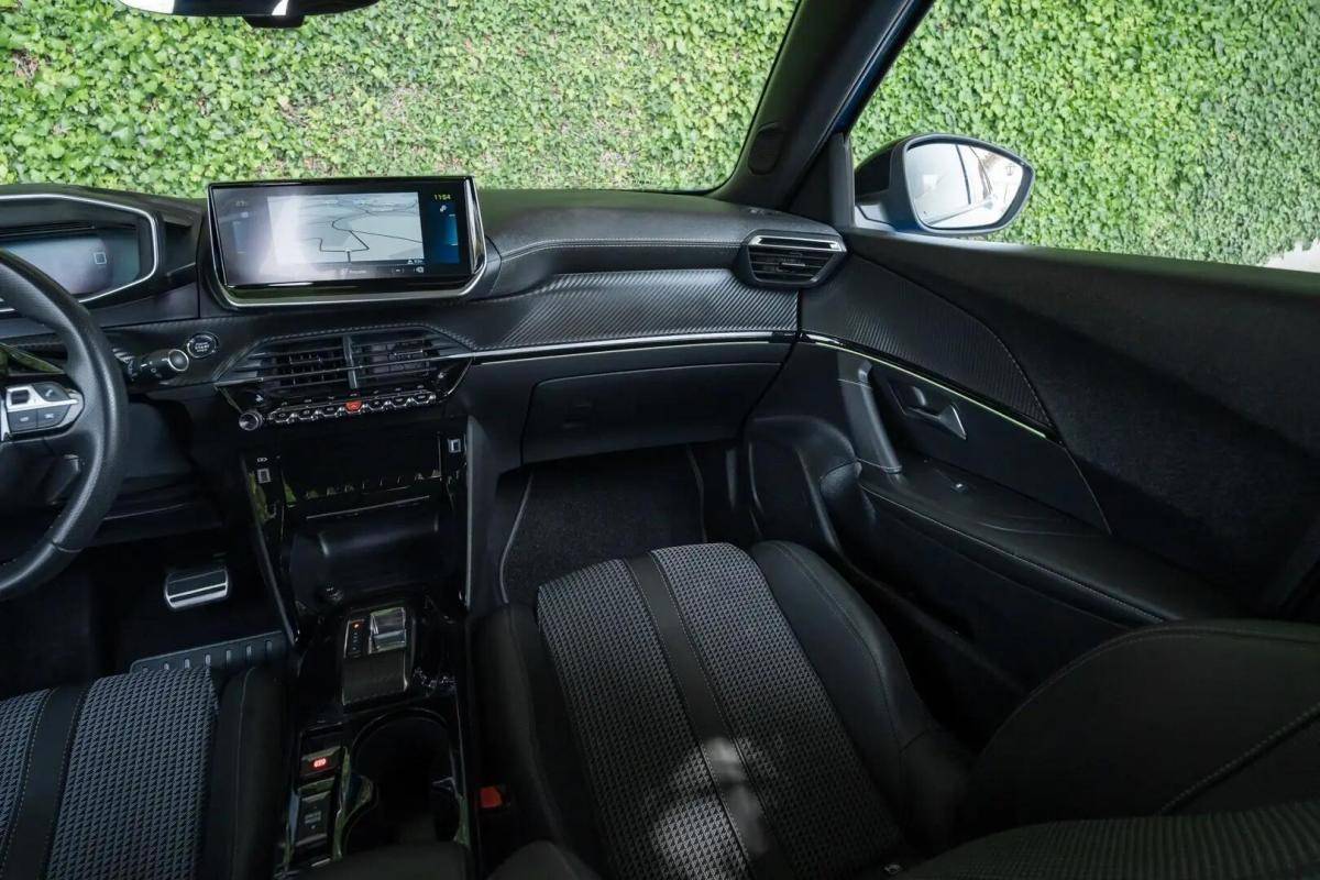 peugeot-e-2008-2022-eletrico-0cc