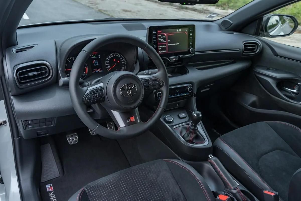 toyota-yaris-2022-gasolina-1618cc