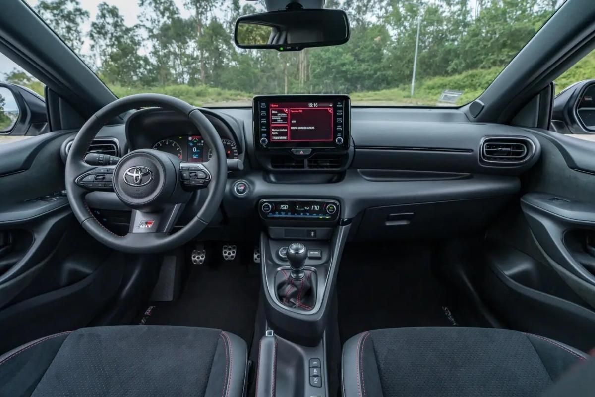 toyota-yaris-2022-gasolina-1618cc