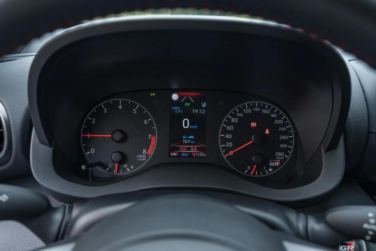 toyota-yaris-2022-gasolina-1618cc