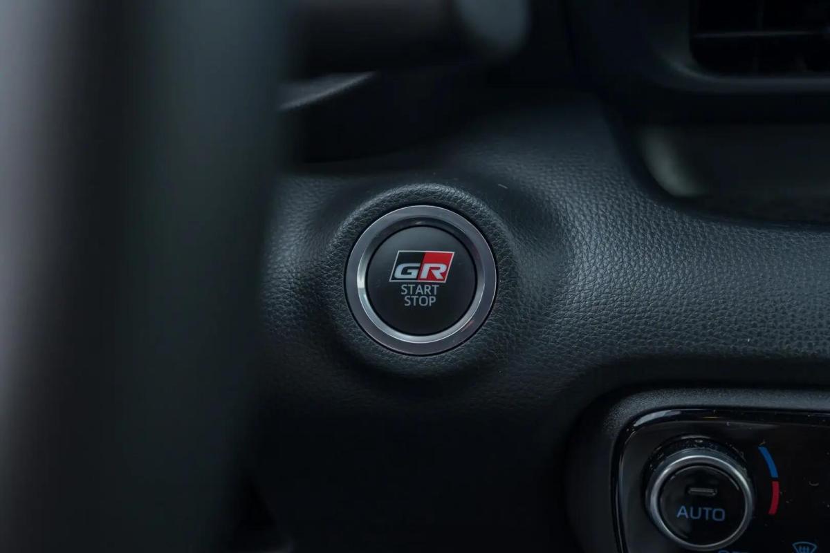 toyota-yaris-2022-gasolina-1618cc