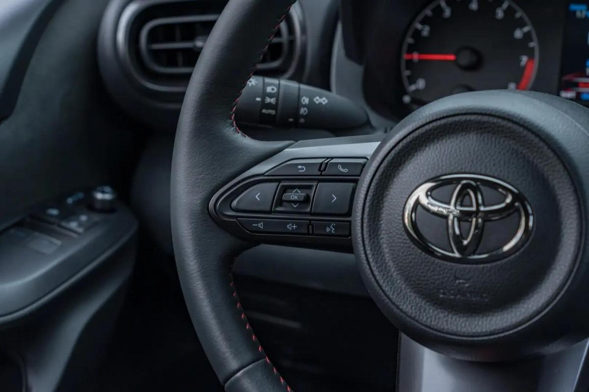toyota-yaris-2022-gasolina-1618cc