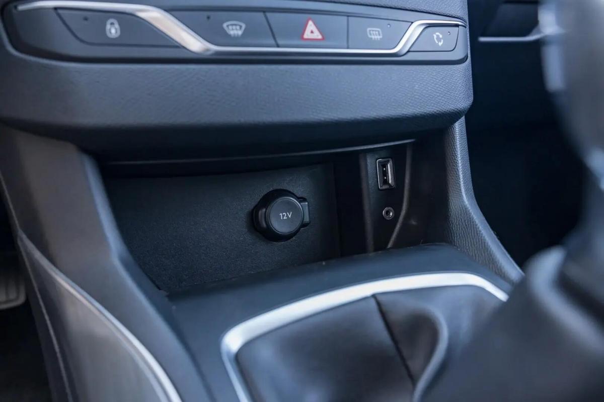 peugeot-308-2016-gasolina-1199cc
