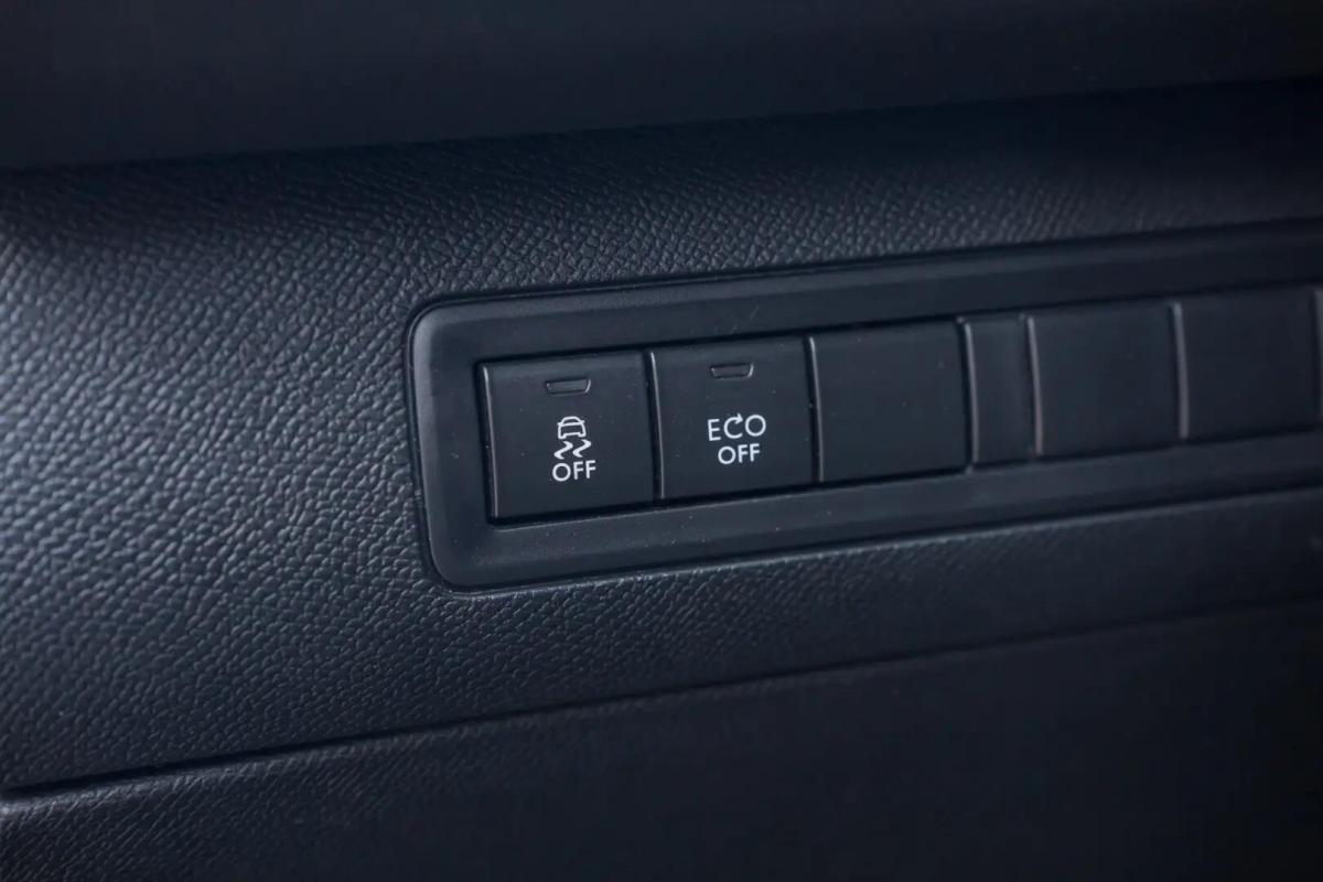 peugeot-308-2016-gasolina-1199cc