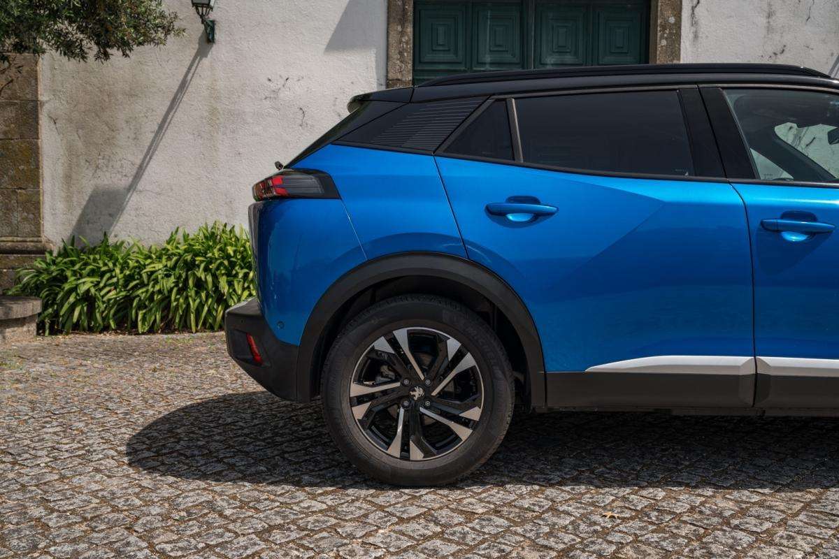peugeot-e-2008-2022-eletrico-0cc