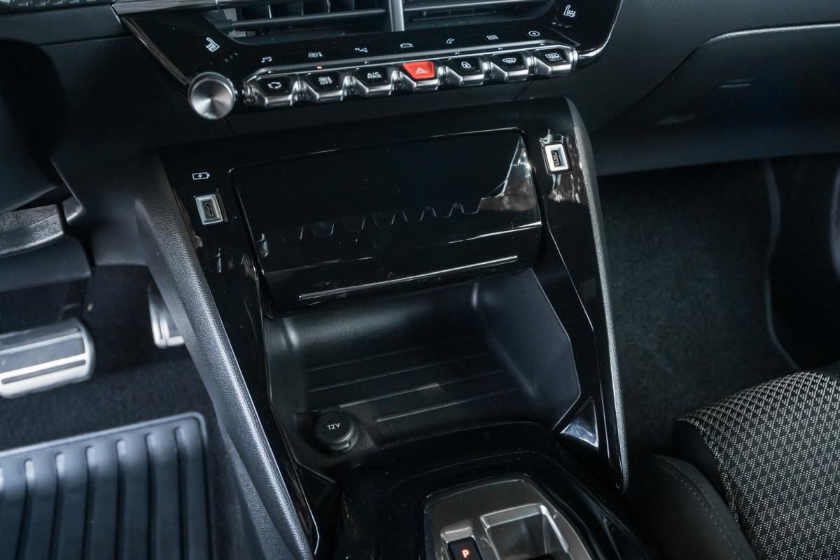peugeot-e-2008-2022-eletrico-0cc