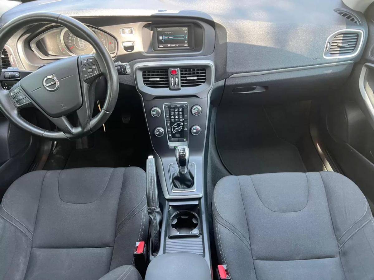 volvo-v40-2017-diesel-1969cc