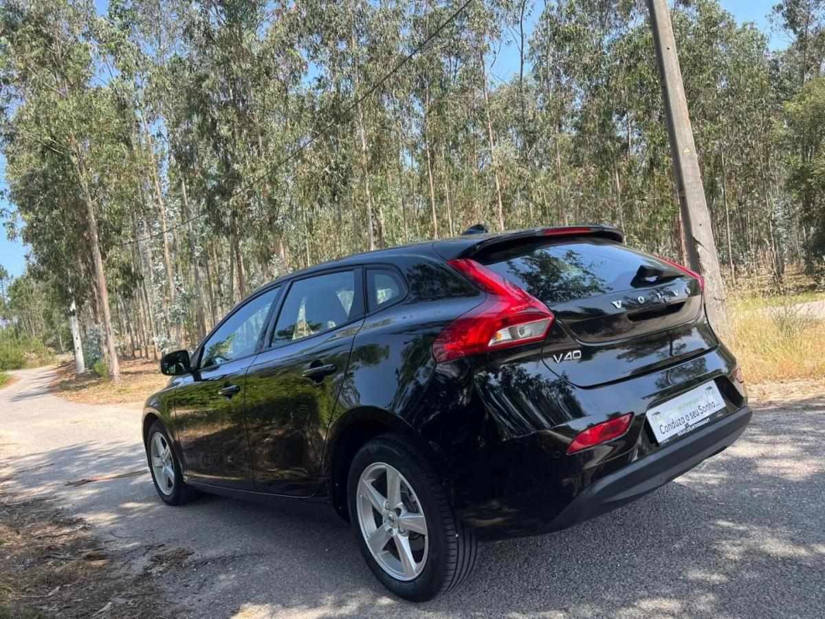 volvo-v40-2017-diesel-1969cc