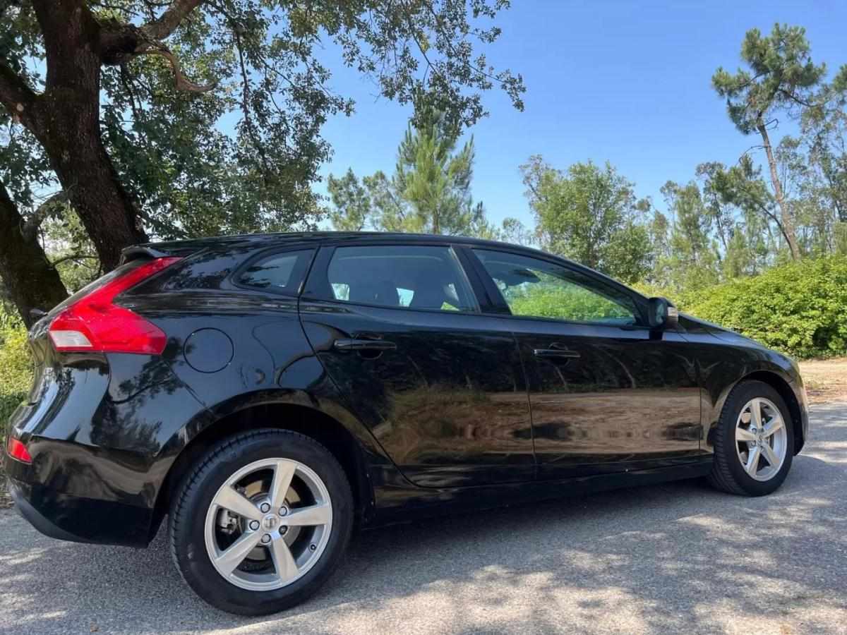 volvo-v40-2017-diesel-1969cc