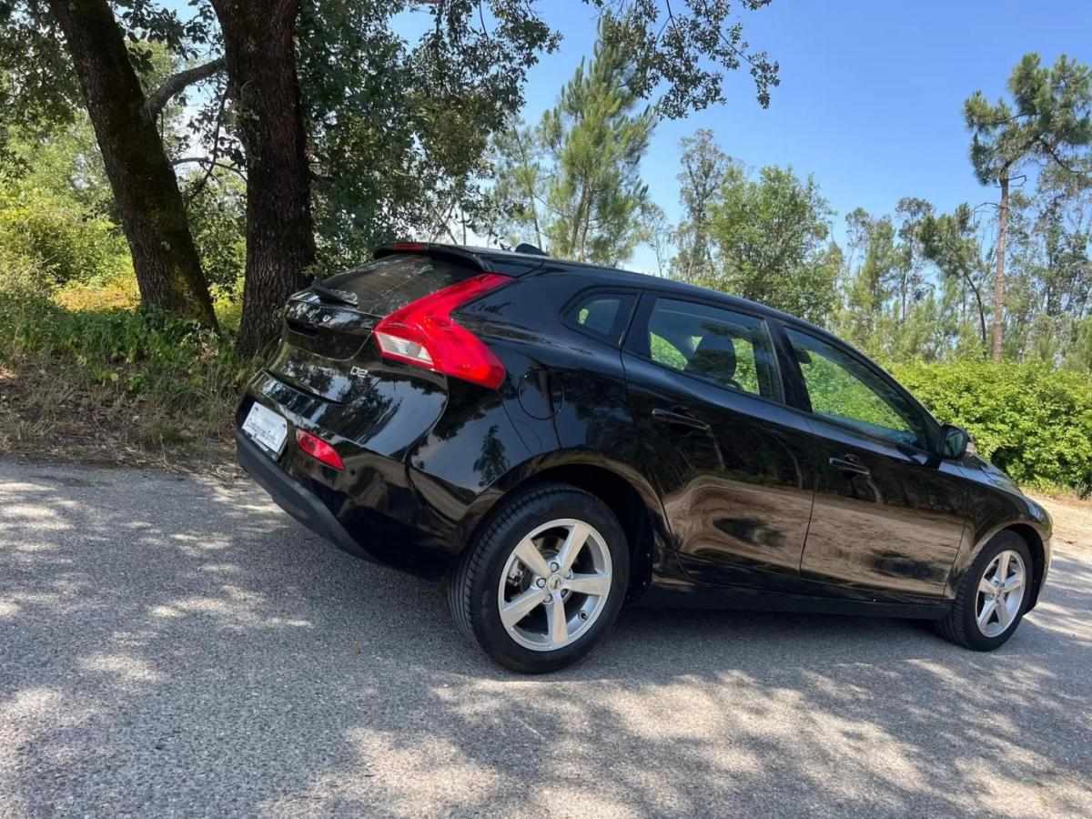 volvo-v40-2017-diesel-1969cc