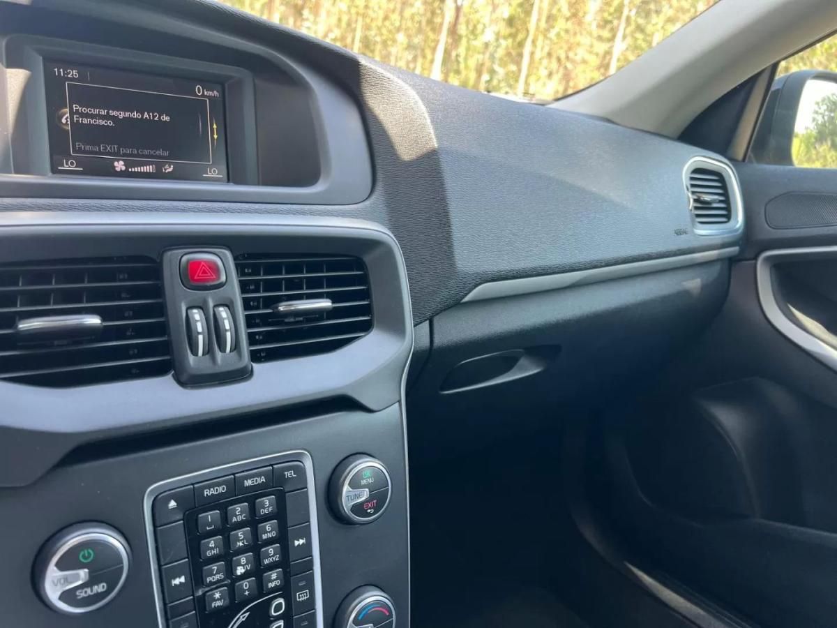 volvo-v40-2017-diesel-1969cc