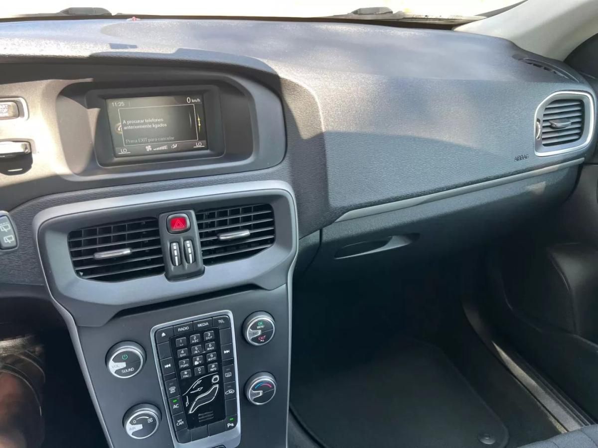 volvo-v40-2017-diesel-1969cc