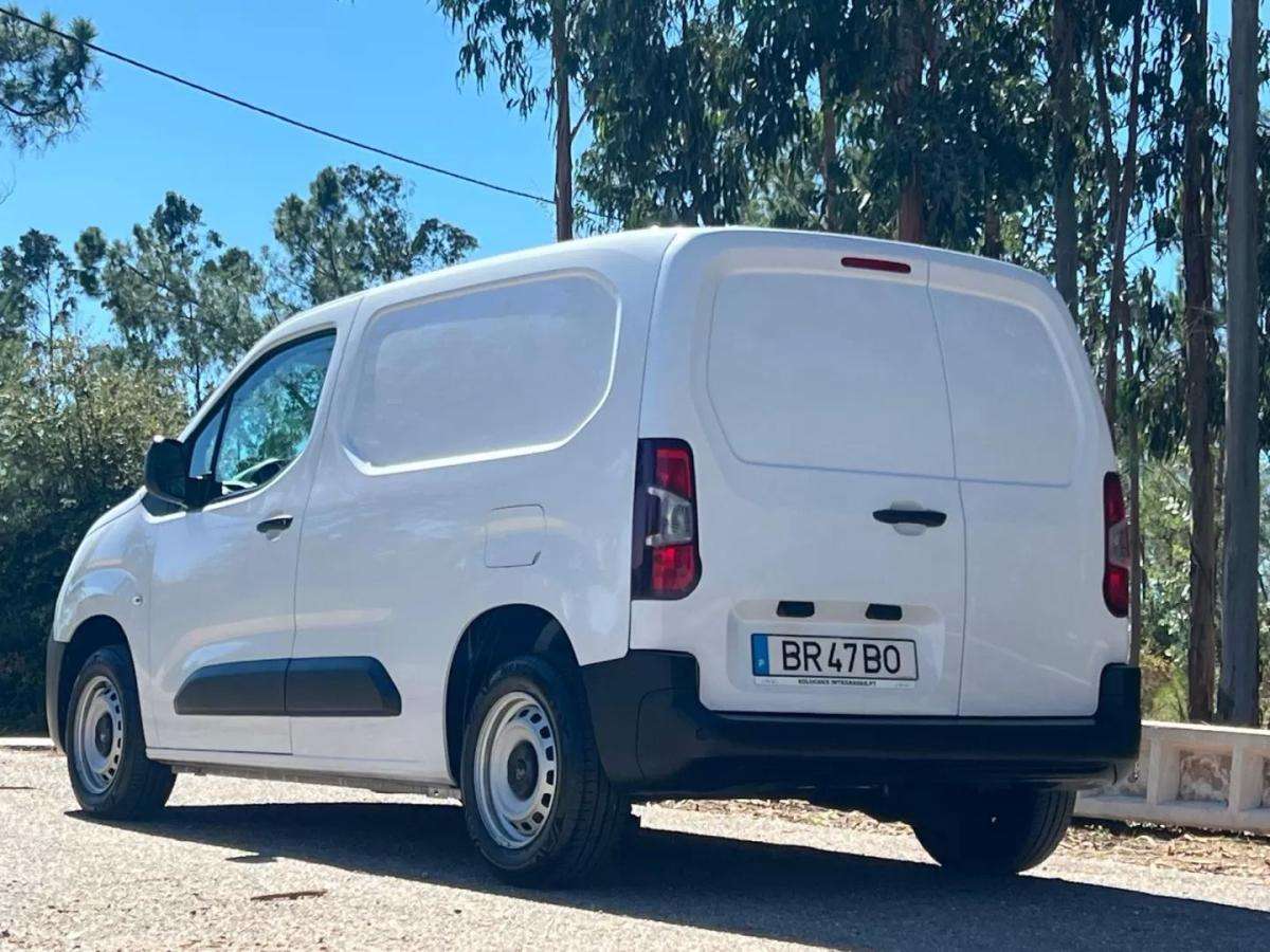 peugeot-partner-2025-diesel-1498cc
