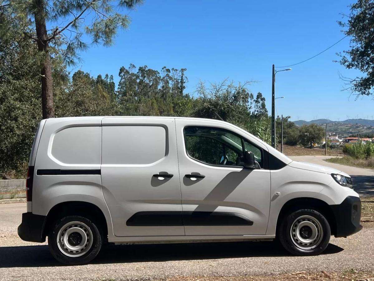 peugeot-partner-2025-diesel-1498cc