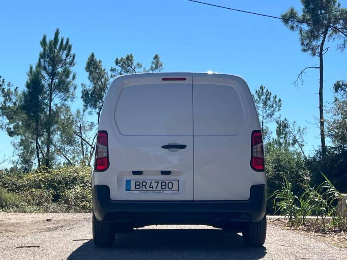 peugeot-partner-2025-diesel-1498cc
