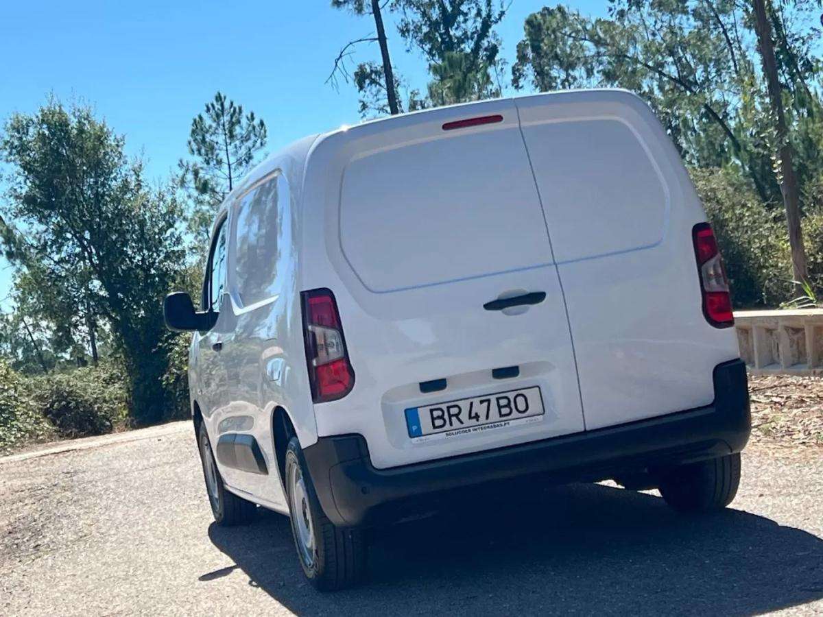 peugeot-partner-2025-diesel-1498cc