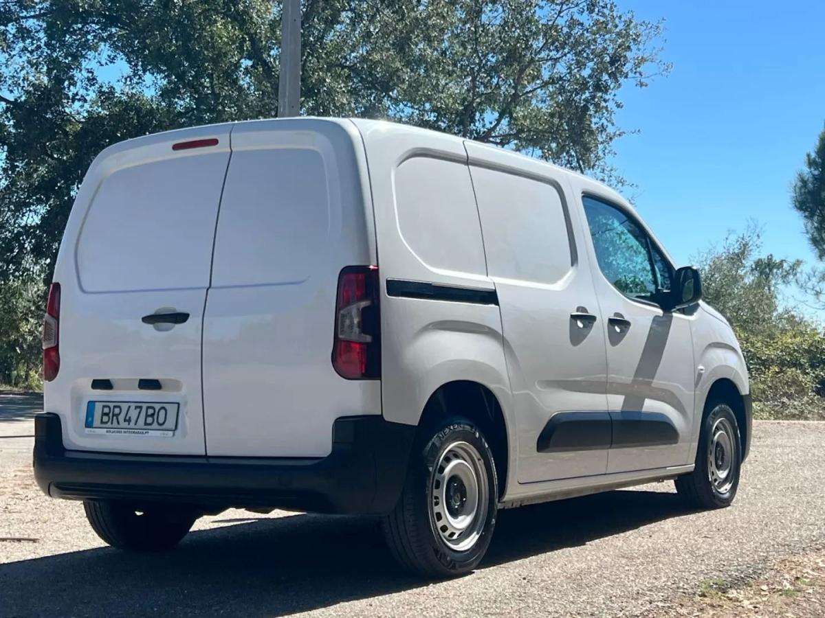 peugeot-partner-2025-diesel-1498cc