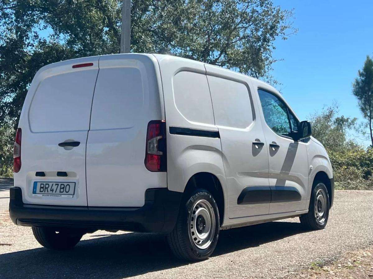 peugeot-partner-2025-diesel-1498cc