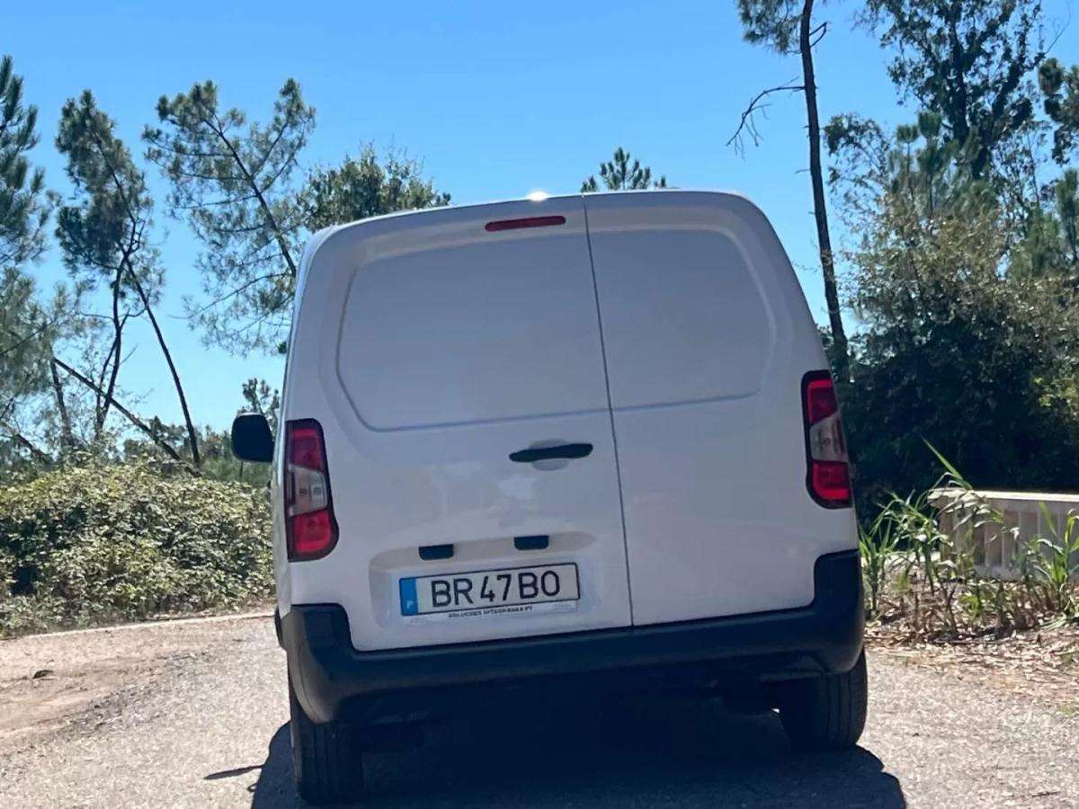 peugeot-partner-2025-diesel-1498cc