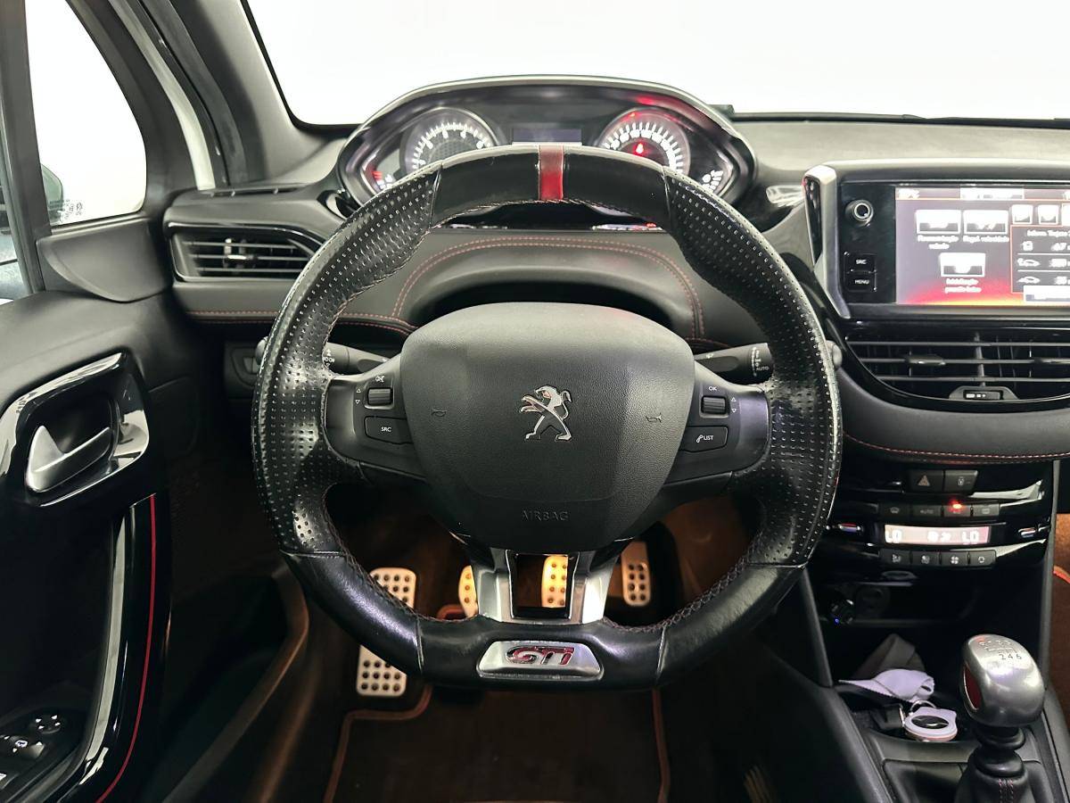 peugeot-208-2016-gasolina-1598cc