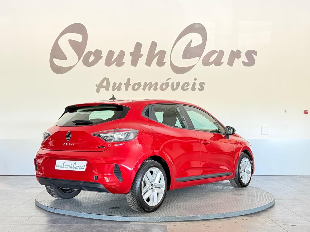 renault-clio-2024-hibrido-a-gasolina-1598cc