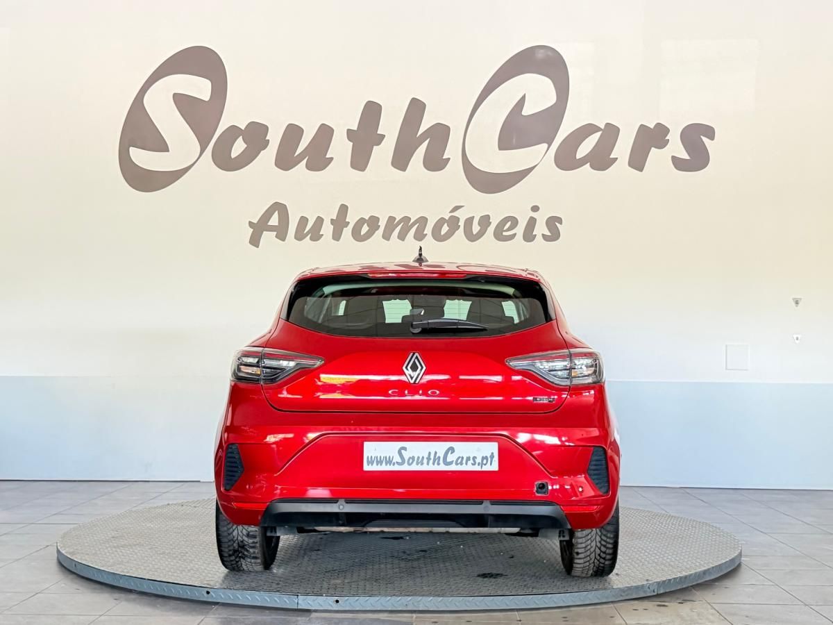 renault-clio-2024-hibrido-a-gasolina-1598cc