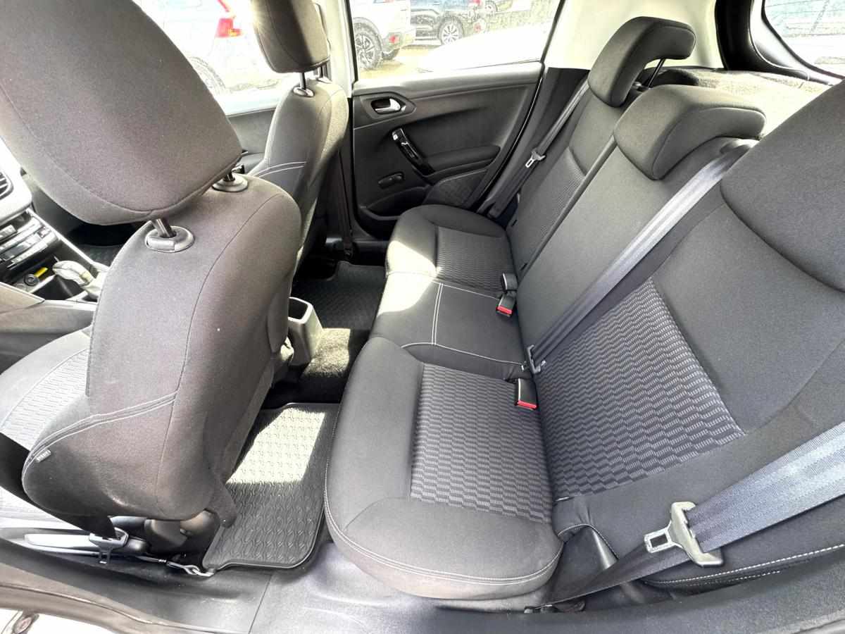 peugeot-208-1-4-hdi-2014-diesel-1398cc