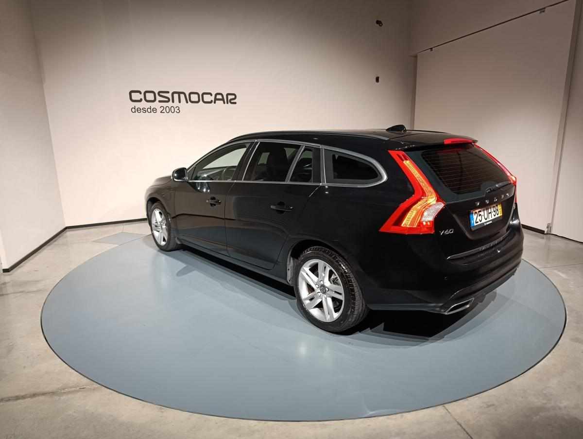 volvo-v60-2018-diesel-2400cc