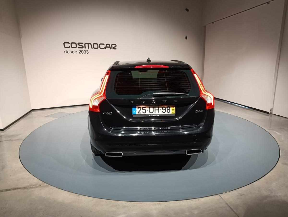 volvo-v60-2018-diesel-2400cc