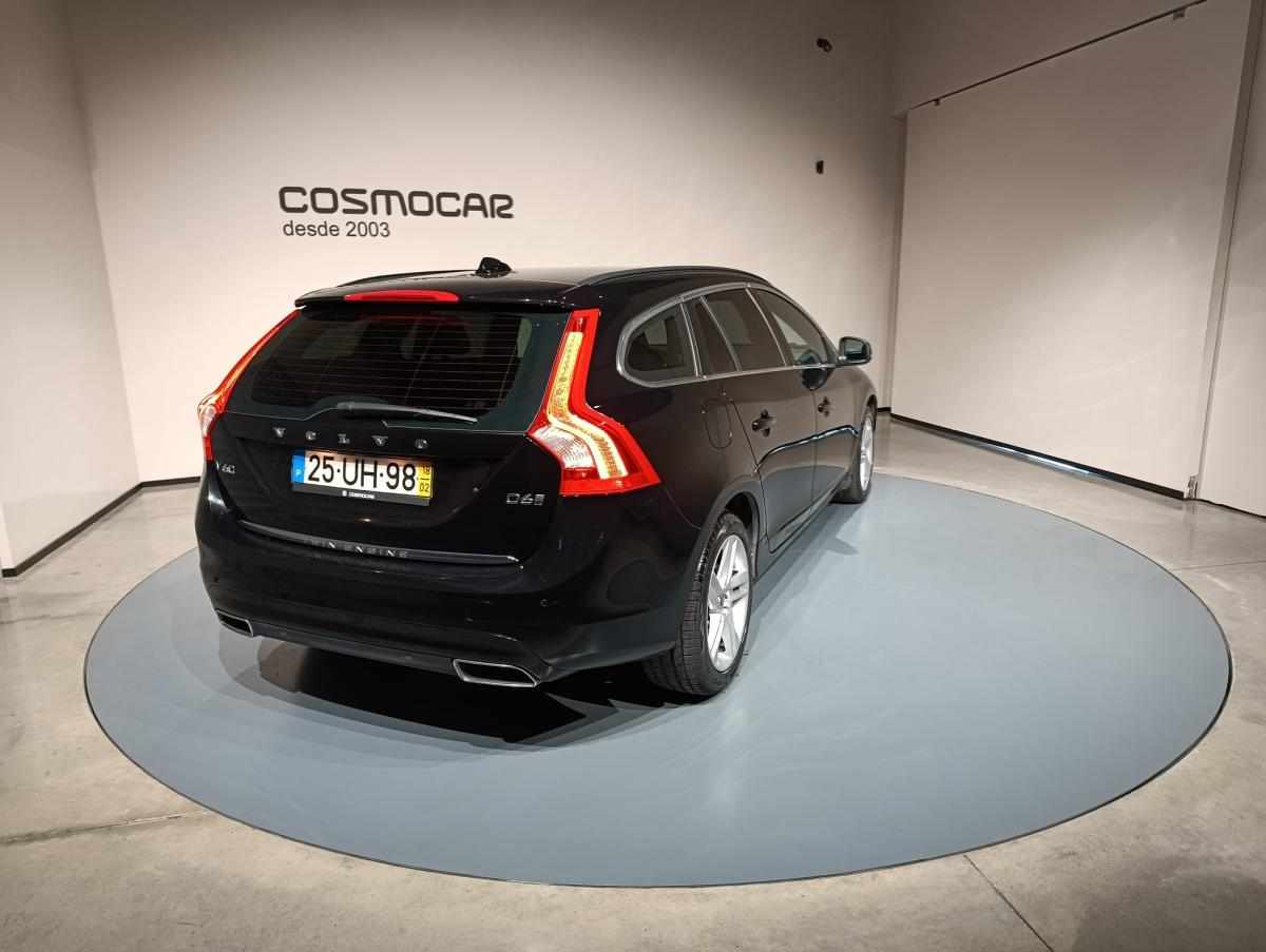 volvo-v60-2018-diesel-2400cc